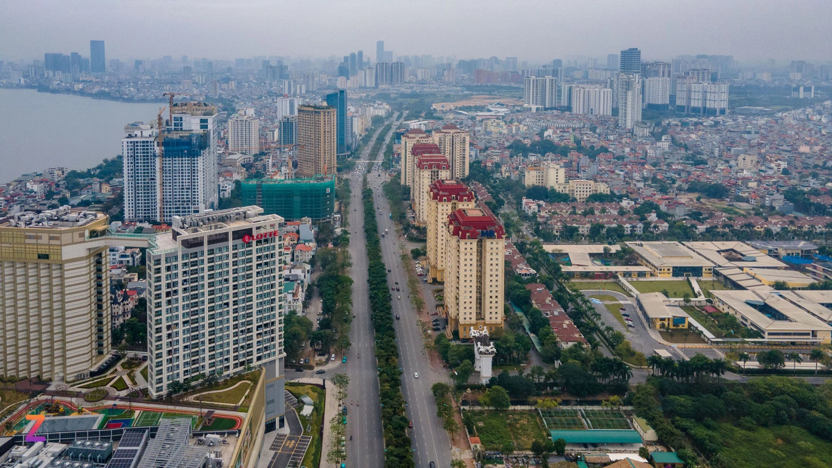 Từ năm 2016, tuyến đường vành đai 2 nối đường Võ Chí Công (quận Tây Hồ) và đường Bưởi (quận Cầu Giấy) kết nối đến ngã tư Cầu Giấy đã hoàn thiện.