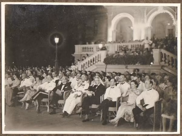 Trong chuyến thăm này, ngài đã tặng thành phố Sài Gòn một tượng voi bằng đồng được tạo tác hết sức tinh xảo.