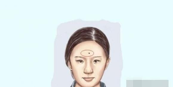 Phu nu so huu 5 not ruoi nay vuong phu ich tu, ca doi giau sang-Hinh-3