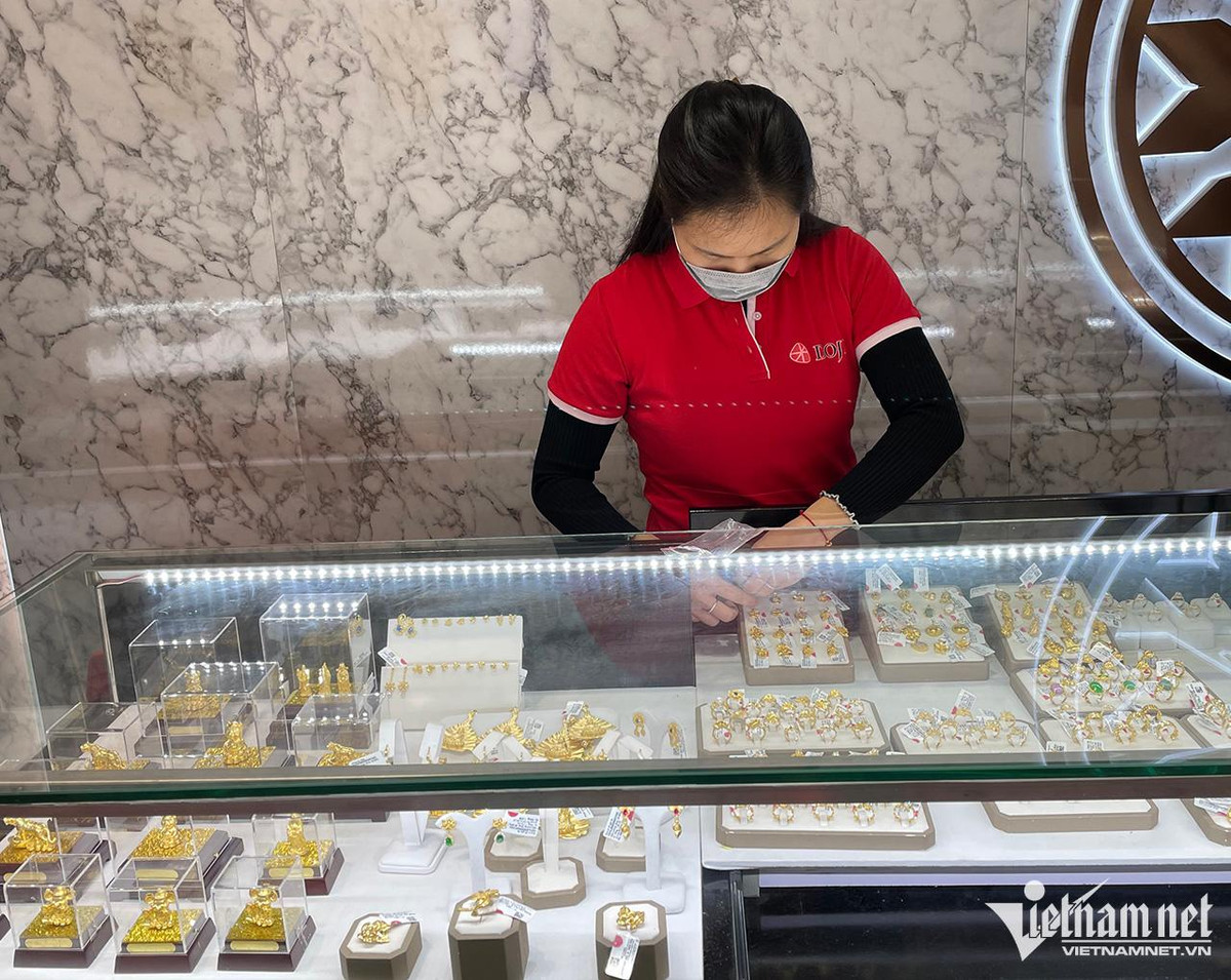 Gia vang hom nay 3/7: Gia giam va giao dich o muc thap