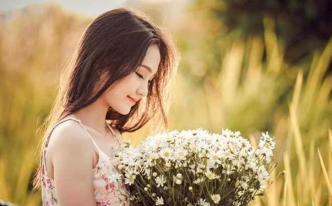 Tháng 4 âm lịch. Những người sinh vào tháng 4 âm lịch xuất thân càng kém càng dễ khơi dậy tiềm năng bên trong. Họ có tầm nhìn, chiến lược, nhìn thấy mục tiêu và cùng sự kiên trì sẵn có, họ tự mình tạo ra những điều kiện tốt cho một cuộc sống đủ đầy.