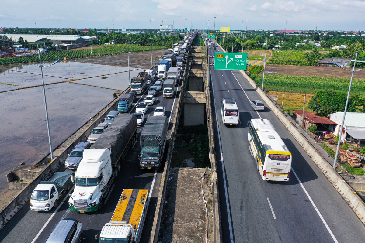 3 doanh nghiep xin dau tu mo rong cao toc TP HCM - Trung Luong