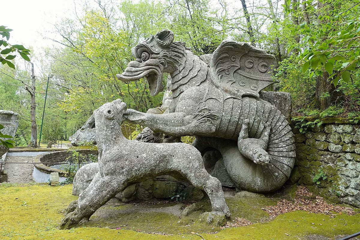 Ra đời vào năm 1552, Parco dei Monstri là công viên duy nhất trên thế giới thời bấy giờ. Truyền thuyết kể rằng chủ sở hữu của công viên là Pier Francesco Orsini, một quý tộc ở địa phương. Ông đã cho thành lập công viên kỳ lạ này để tưởng nhớ người vợ quá cố. Ảnh: Daderot.