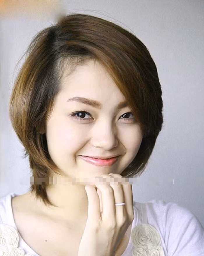 Cô sở hữu gương mặt tròn trịa, xinh xắn theo phong cách được ưa chuộng thời điểm đó