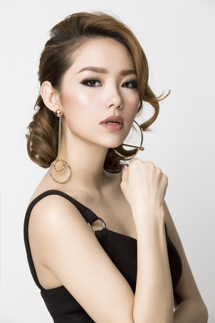 Ngoại hình "lên hương", sự nghiệp của Minh Hằng ngày càng phát triển. Cô đóng phim, ca hát, làm giám khảo nhiều cuộc thi, truyền hình thực tế như The Face Vietnam 2018, Gương mặt điện ảnh...