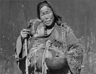 Loạt ảnh cuối thời nhà Thanh phơi bày cuộc sống cơ cực của dân - Hình 9 Loat anh cuoi thoi nha Thanh phoi bay cuoc song co cuc cua dan-Hinh-9