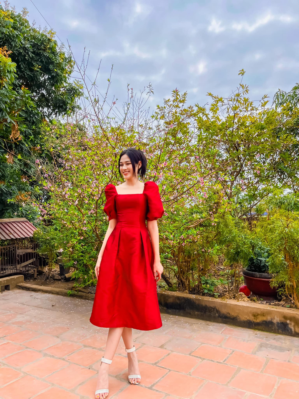 Hoa hau Do Thi Ha lo diem la thuong-Hinh-2