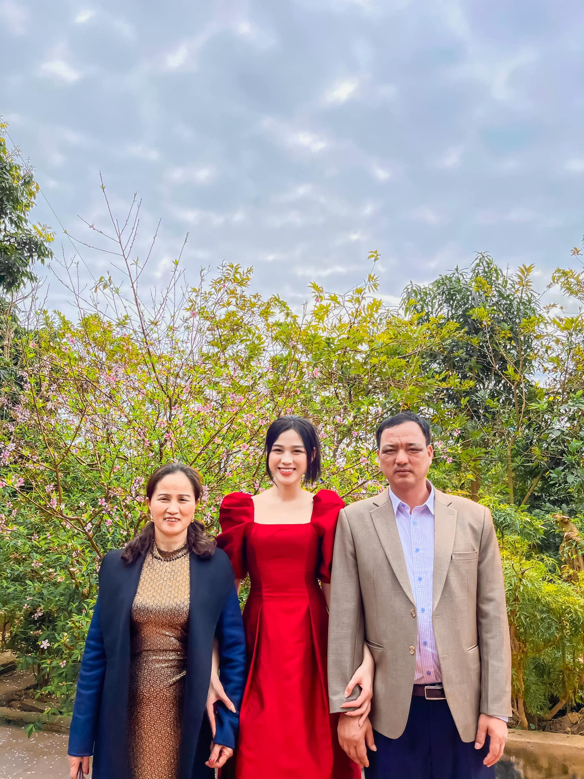 Hoa hau Do Thi Ha lo diem la thuong