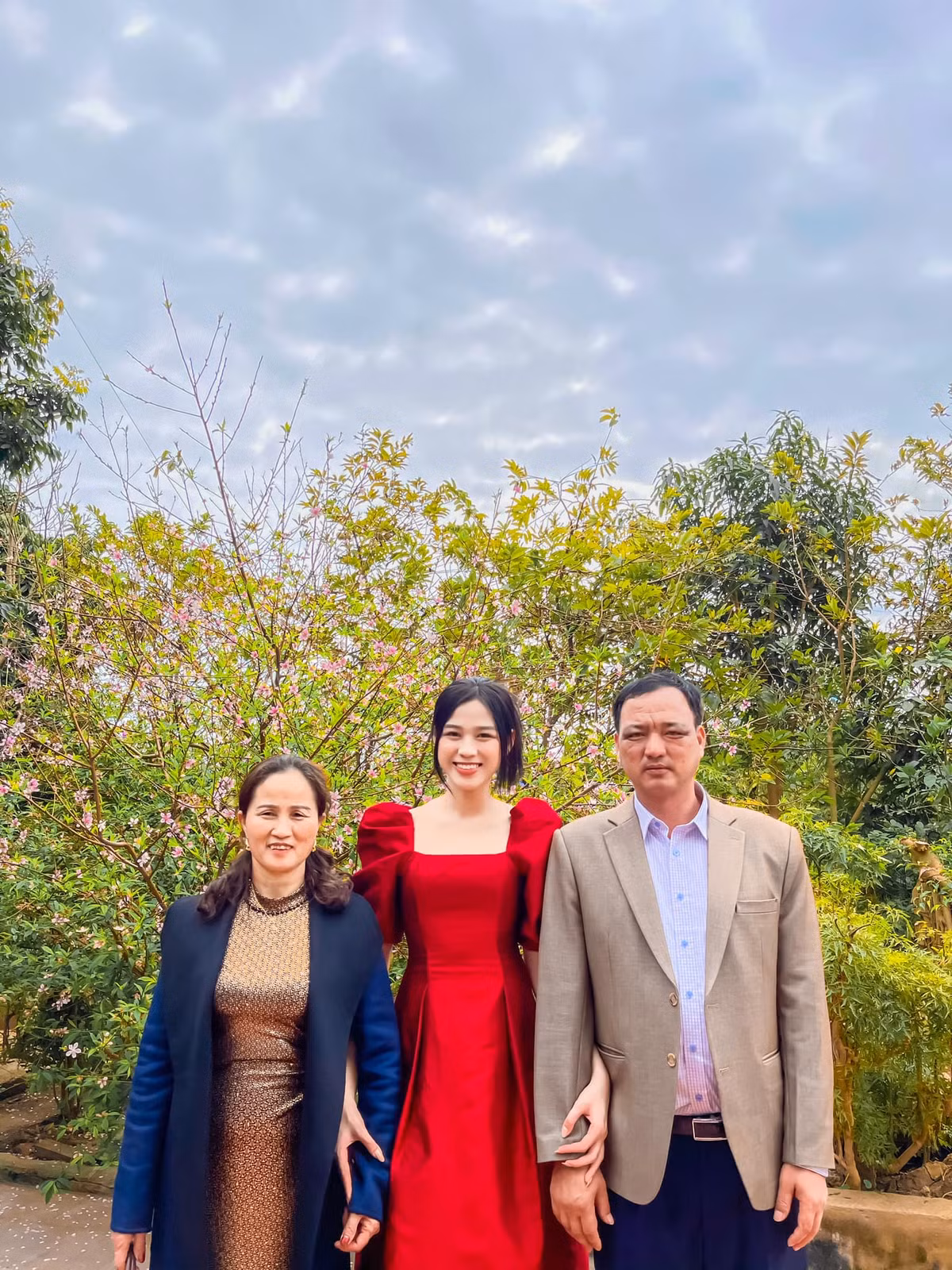 Hoa hau Do Thi Ha lo diem la thuong