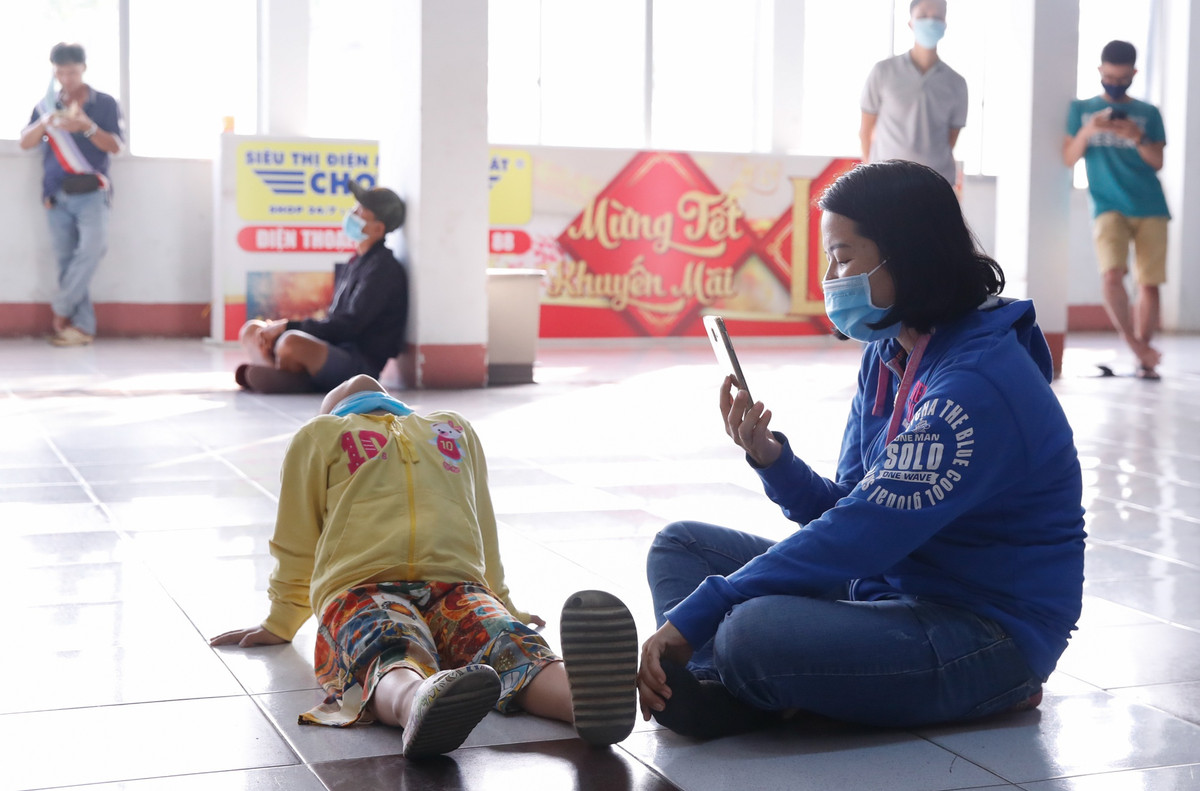 Ga Sai Gon kin nguoi doi, tra ve tau Tet-Hinh-9