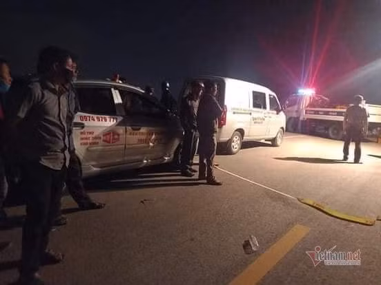 Vu o to tong hoc sinh roi xuong song: Them mot nu sinh tu vong