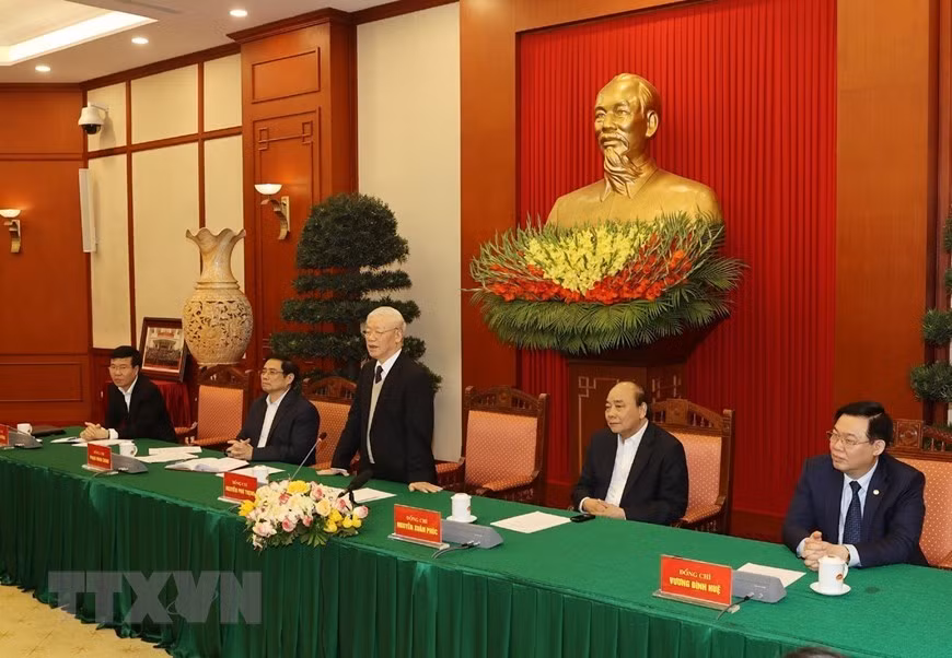 Bo Chinh tri gap mat than mat cac nguyen lanh dao khong tai cu khoa XIII-Hinh-6