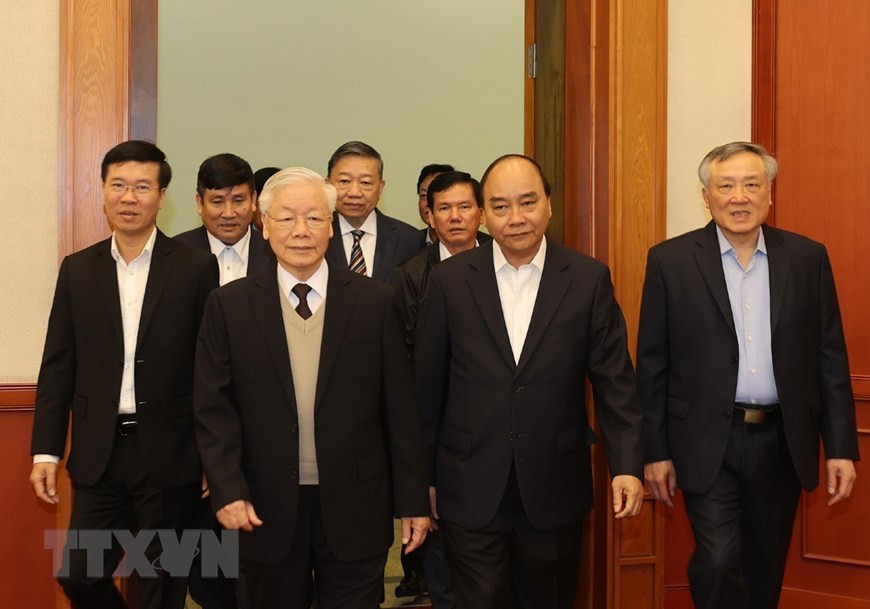 Bo Chinh tri gap mat than mat cac nguyen lanh dao khong tai cu khoa XIII-Hinh-2