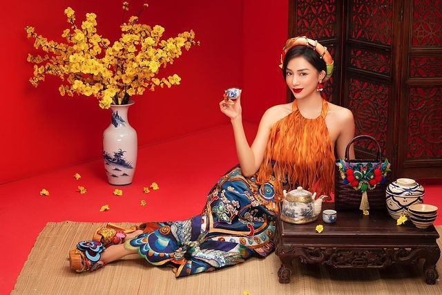 Loat hot girl, rich kid dau nam moi khoe li xi khung-Hinh-4