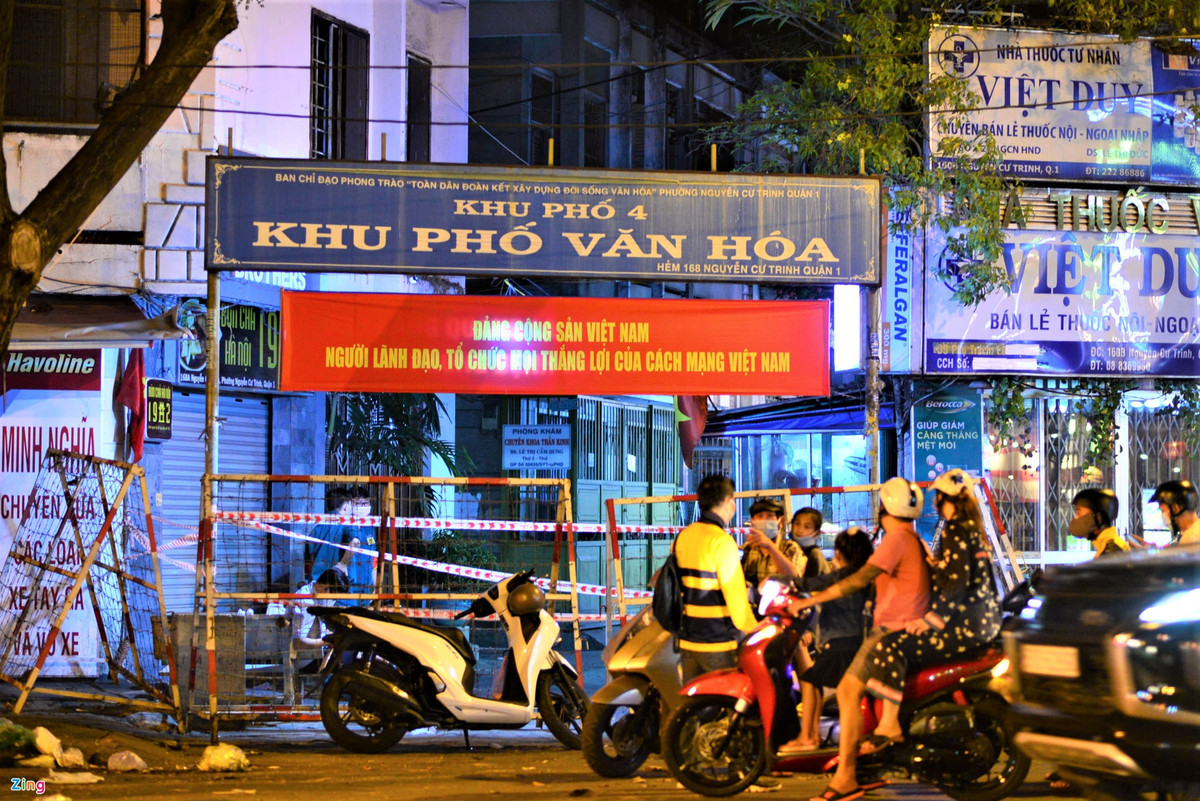 Phong toa con hem o quan 1 do ca nghi mac Covid-19