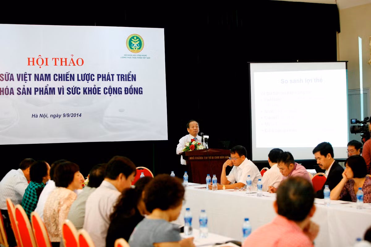 PGS.TS Nguyễn Đăng Vang, Hiệp hội Chăn nuôi Việt Nam, phát biểu về vấn đề định hướng chính sách và khả năng nâng cao chất lượng nguồn nguyên liệu sữa của Việt Nam.