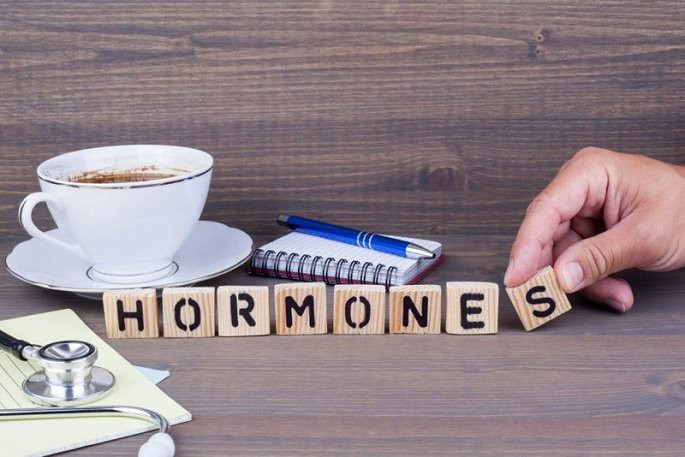 Tránh liệu pháp hormone: Liệu pháp thay thế hormone là phương pháp điều trị phổ biến với phụ nữ có triệu chứng mãn kinh nghiêm trọng. Nghiên cứu cho thấy liệu pháp này làm tăng 24% nguy cơ mắc bệnh ung thư vú.