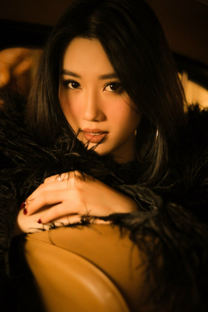 ##s###Cô cũng giữ mái tóc ngắn quen thuộc, tạo nhiều dấu ấn với khán giả qua phim Gạo nếp gạo tẻ.