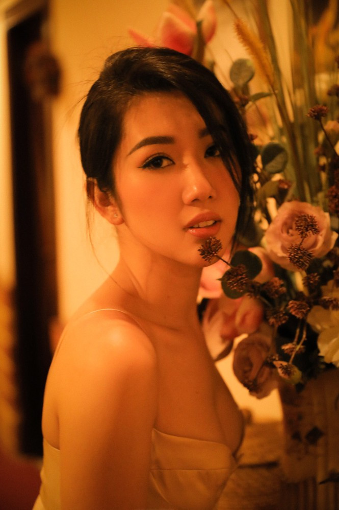 ##s###Người đẹp kể cô không ép cân, song thời gian qua vì làm việc khá nhiều nên ngoại hình nhờ vậy thon gọn hơn trước.