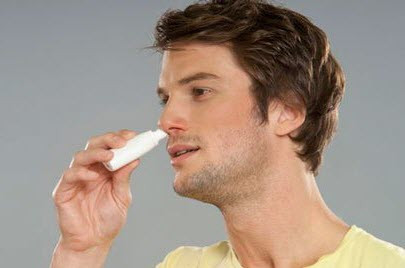 Bà cũng lưu ý rằng bệnh nhân ung thư hoặc những người đang trải qua hóa trị không nên dùng thuốc phun sương vì nó chứa vi rút cúm sống và có thể dẫn đến các biến chứng ở những bệnh nhân có hệ miễn dịch bị tổn hại.