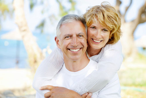 Giúp đỡ công việc nhà với vợ/chồng như nấu một bữa ăn cho gia đình, dọn dẹp nhà cửa, cắt cỏ, chăm sóc vườn, giặt và ủi quần áo...để người bệnh có thể cảm thấy yên tâm với sự chăm sóc từ bạn.