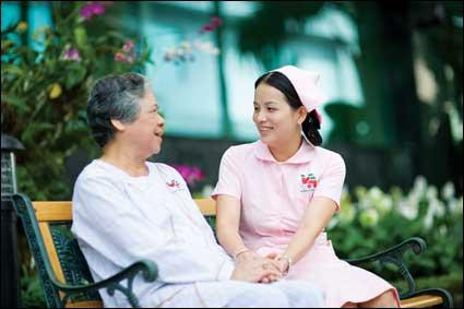 Sự hiểu biết, kiên nhẫn và một bờ vai để khóc sẽ là cách hỗ trợ tuyệt vời cho bệnh nhân trong những thời điểm khó khăn. Chia sẻ nỗi sợ hãi và bất an là một trong những cách tốt nhất để xử lý tình hình.