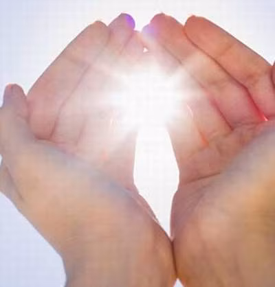 6. Tia cực tím: những người lao động ngoài trời tiếp xúc lâu dài với ánh sáng mặt trời trực tiếp có thể làm tăng nguy cơ ung thư miệng.