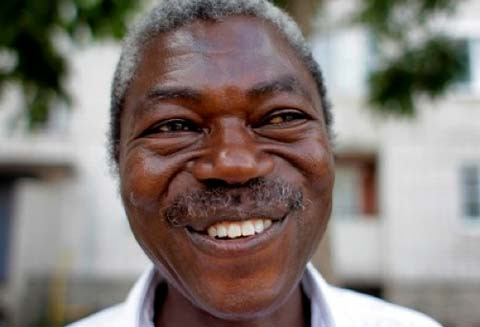 Người Mỹ gốc Á có tỷ lệ các ca tử vong ung thư thấp nhất, trong khi đàn ông da đen tiếp tục có tỷ lệ tử vong cao nhất trong số các dân tộc ở Mỹ. Tử vong ở những đàn ông da đen vẫn còn cao hơn so với ở nam giới da trắng.