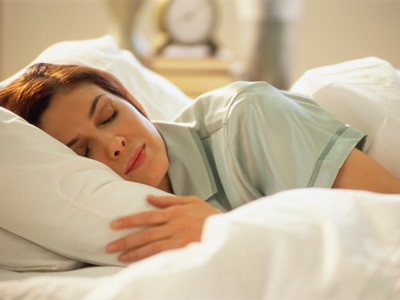 Ngủ ít nhất 7 giờ, nhưng không quá 10 giờ mỗi ngày. Ngủ hơn 10 giờ/đêm có thể làm tăng nguy cơ đột quỵ lên 63%, theo một nghiên cứu tại Đại học Harvard. Nếu bạn ngáy, ngay lập tức tham khảo ý kiến ​​bác sĩ bởi vì những người ngáy có nhiều khả năng bị đột quỵ, tiểu đường và bệnh tim.