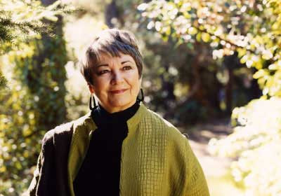 Sau đó, bà đã thử nghiệm một loại thuốc mới gọi là Herceptin. Bà là một trong những bệnh nhân đầu tiên dùng thuốc này. Thông thường, nó kéo dài tuổi thọ thêm 5 tháng. Nhưng sau 6 tháng, khối u của Bradfield đã tan biến hết và không bao giờ trở lại.