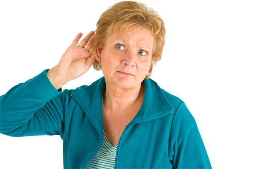 Thay đổi về lời nói (nói khó) và thính lực (nghe kém dần 1 bên tai hay điếc đột ngột).