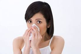 Ngoài việc tiêm phòng cúm, deShazo cho biết, có một số cách có thể giúp bệnh nhân ung thư tự bảo vệ mình chống lại bệnh cúm, bao gồm: tránh tiếp xúc với bất cứ ai có thể bị cúm...