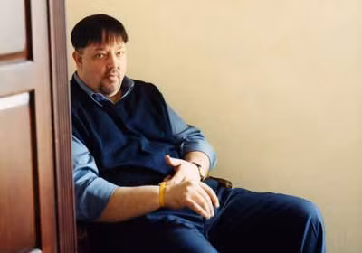 3. Joseph Rick phát hiện có mụn màu tím trên lưng của mình vào năm 2002, ngay sau đó đã lan vào ruột già. 9 ca phẫu thuật và 40 lần hóa trị trong hơn 2 năm đều không thể ngăn chặn được khối u. Rich chỉ còn sống thêm 4 tháng vì hàng chục khối u di căn trong cơ thể.