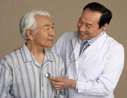 Huong dan tam soat ung thu phoi cho nguoi gia