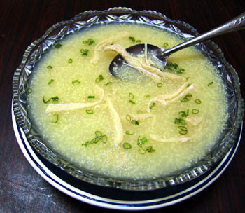 Thay đổi chế độ ăn nửa chất lỏng (cháo) khoảng 1 tuần sau đó.