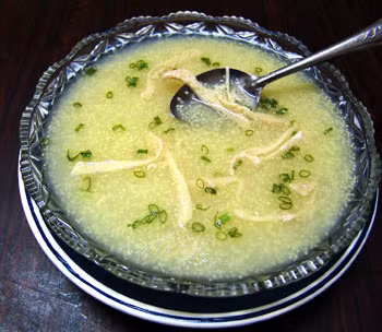 Thay đổi chế độ ăn nửa chất lỏng (cháo) khoảng 1 tuần sau đó.