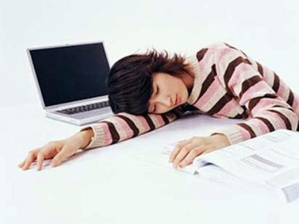 Sự mất cân bằng nội tiết tố: Hội chứng mệt mỏi mãn tính có thể do hooc môn bất thường được tiết ra từ vùng tuyến yên hoặc tuyến thượng thận.