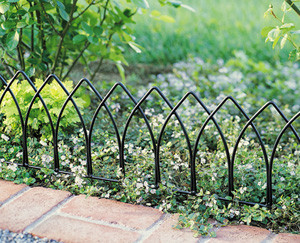 4. Sự hỗ trợ trong cuộc sống hàng ngày sẽ giúp bạn độc lập. Một số phương án mà chuyên gia trị liệu đề nghị là làm hàng rào xung quanh nhà vệ sinh và bồn tắm của bạn. (Ảnh minh họa)