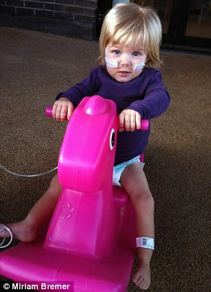 Ban đầu cô bé phản ứng tốt với điều trị, nhưng sau đó tình trạng lại trở nên xấu đi nhanh chóng.