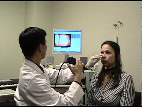 Nasopharyngoscopy: là một trong những phương pháp chẩn đoán ung thư mũi họng quan trọng nhất. Nó đơn giản và đáng tin cậy. Nội soi được đưa vào mũi hầu họng của bệnh nhân thông qua khoang mũi để kiểm tra xem có tổn thương bất thường ở niêm mạc hay không.