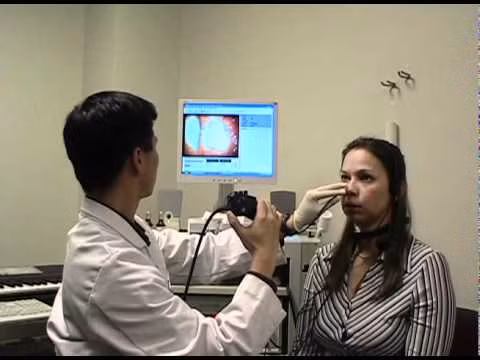 Nasopharyngoscopy: là một trong những phương pháp chẩn đoán ung thư mũi họng quan trọng nhất. Nó đơn giản và đáng tin cậy. Nội soi được đưa vào mũi hầu họng của bệnh nhân thông qua khoang mũi để kiểm tra xem có tổn thương bất thường ở niêm mạc hay không.