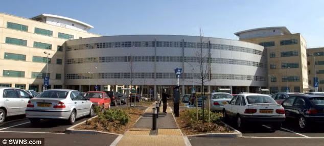 Bà Plant vô cùng cảm kích trước sự quan tâm của các bác sĩ tại bệnh viện Great Western ở Swindon: "Nếu không có sự chạy chữa kịp thời của bác sĩ, con trai tôi sẽ không được như ngày hôm nay. Thông điệp chính tôi muốn gửi đến các bậc cha mẹ khác là, nếu bạn nhận thấy bất kỳ sự thay đổi nào, hãy đưa con bạn đi kiểm tra ngay".