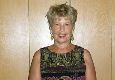 4. Jamie Spencer đã có một mùa hè địa ngục vào năm 2001. Con trai bà bị sát hại bởi một người thần kinh. Sau vài tháng, các triệu chứng lạ xuất hiện trên lưng bà gây đau đớn. Bà được chẩn đoán bị ung thư tuyến tụy ác tính. Khối u ngoằn ngoèo quanh các tĩnh mạch cung cấp máu cho gan, khiến việc phẫu thuật không thể thực hiện. "Họ nói rằng, tôi có ít hơn 2% cơ hội sống sót", bà nhớ lại.