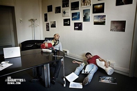 Chết tại nơi làm việc.