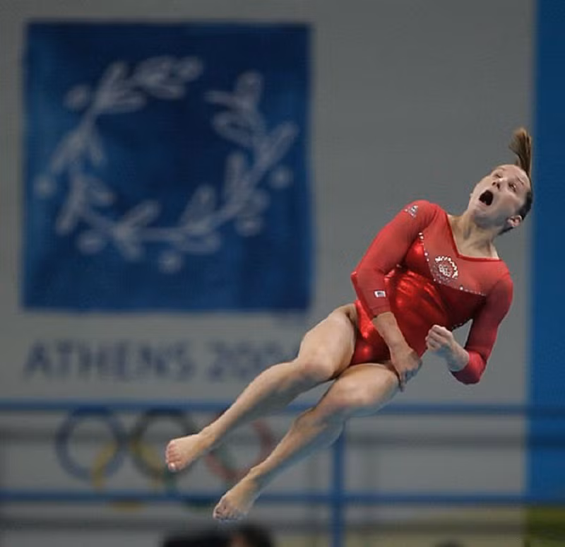 Đang chuẩn bị tiếp đất thì bị chuột rút chăng?