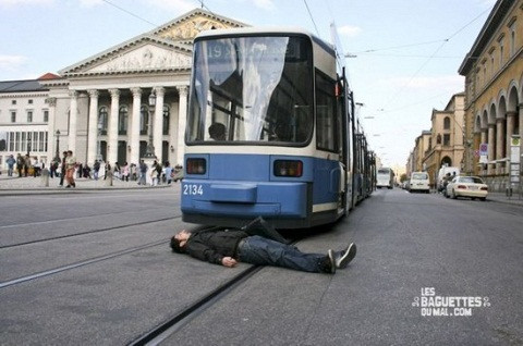 Nhằm cảnh báo và nhắc nhớ mọi người về thái độ sống. Rằng cái mà chúng ta gọi là "cuộc sống" không kéo dài mãi mãi. Vì vậy "hãy trân trọng những gì chúng ta đang có".