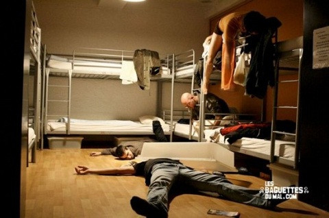 Chết hàng loạt trong kí túc xá