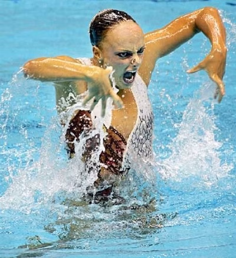 Biểu cảm dữ dội.