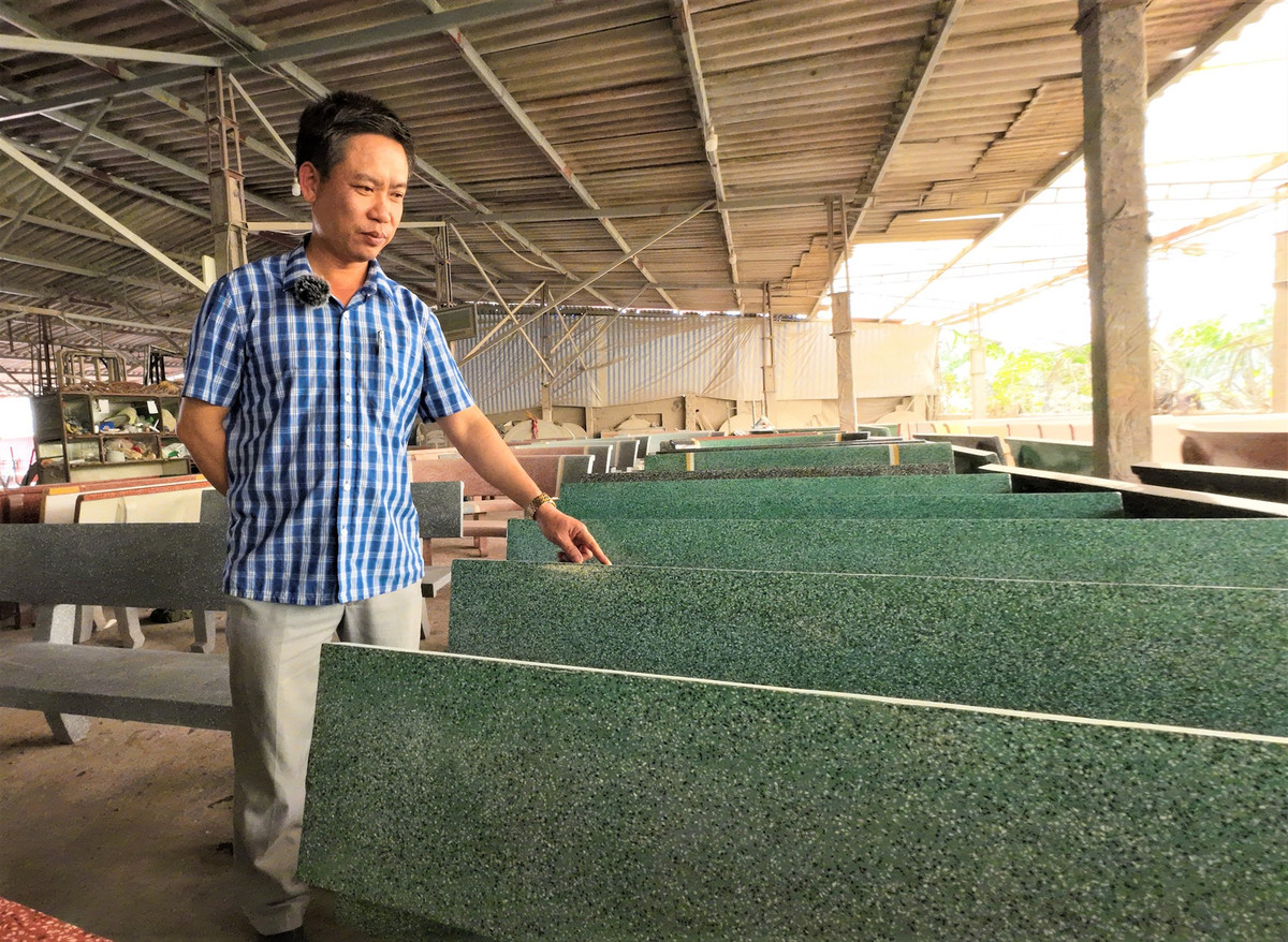 Anh nong dan Hai Duong khoi nghiep voi nghe san xuat ban ghe da granito