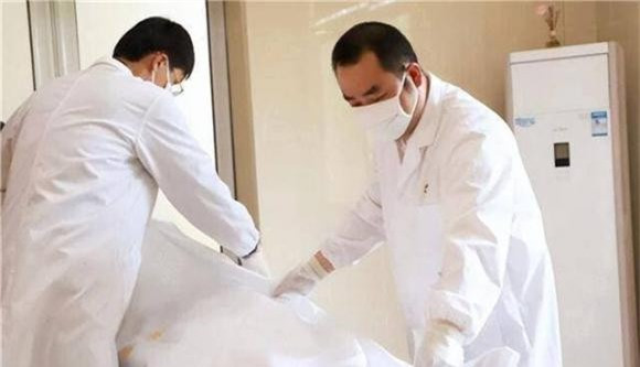 Y nghia cua viec che tam vai trang len mat nguoi chet-Hinh-3